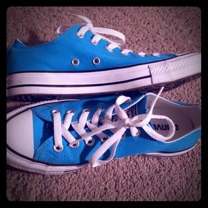 Womans 7 Mens 5 CONVERSE BLUE